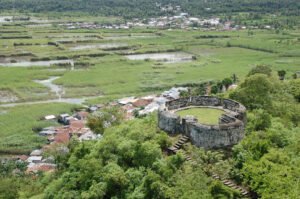Benteng Otanaha, salah satu tempat wisata rekomendasi di Gorontalo. (Foto Dok Istimewa)
