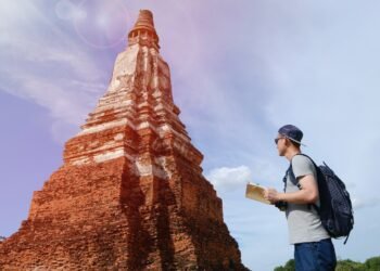Ilustrasi wisatawan atau pelancong, tips untuk traveling. (Foto: Porapak Apichodilok/Pexels)