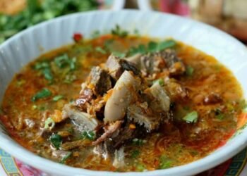 Coto Makassar, salah satu hidangan kuliner khas Sulawesi Selatan.