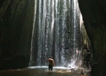 Air terjun Tukad Cepung, Banjar Penida Kelod, Kecamatan Tembuku, Kabupaten Bangli. (Foto oleh Ojink Schrody/Pexels)