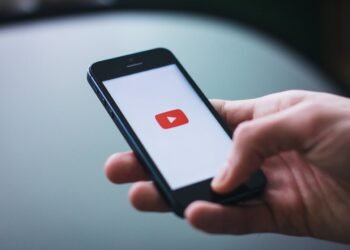 Aplikasi Youtube untuk Android kini dilengkapi dengan fitur pengatur waktu tidur. (Foto ilustrasi oleh freestocks.org/Pexels)